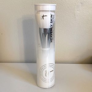 it Cosmetics Full Coverage Foundation Brush NWT